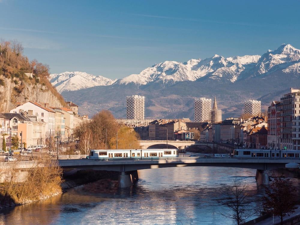 Ibis Grenoble Centre Bastille Buitenkant foto